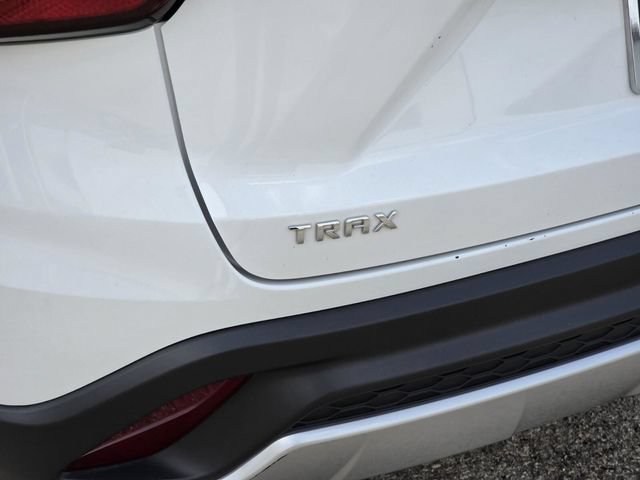 Used 2025 Chevrolet Trax LT FWD image 8