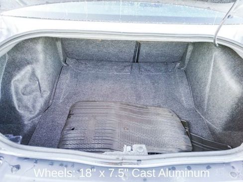 Used 2016 Dodge Challenger SXT image 6