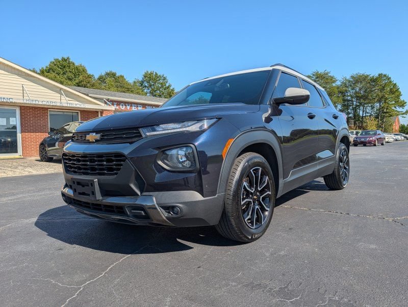 Used 2021 Chevrolet TrailBlazer ACTIV w/ Convenience Package FWD image 2