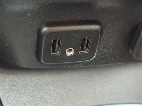 Used 2016 Chevrolet Malibu Premier w/ Driver Confidence Package II image 31