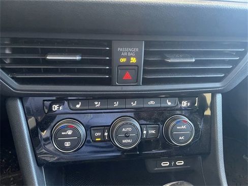 Used 2023 Volkswagen Jetta SE image 17