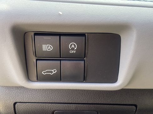 Used 2023 Toyota Highlander XLE AWD/4WD image 14