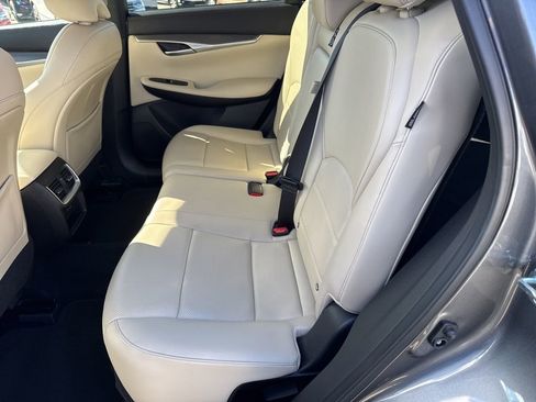Used 2022 INFINITI QX50 Luxe image 17