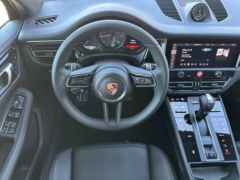 Certified 2025 Porsche Macan AWD/4WD image 15