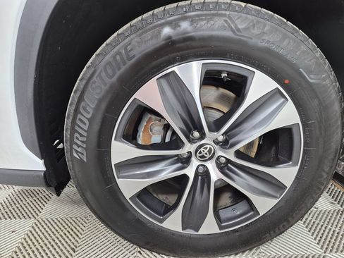 Used 2025 Toyota Highlander XLE AWD/4WD image 29