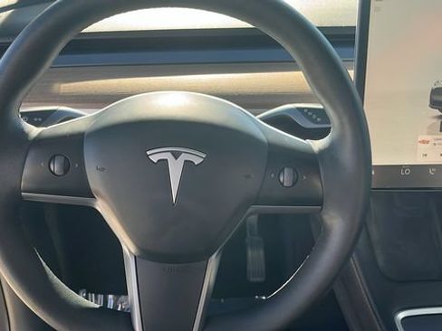 Used 2023 Tesla Model Y Long Range AWD/4WD image 6