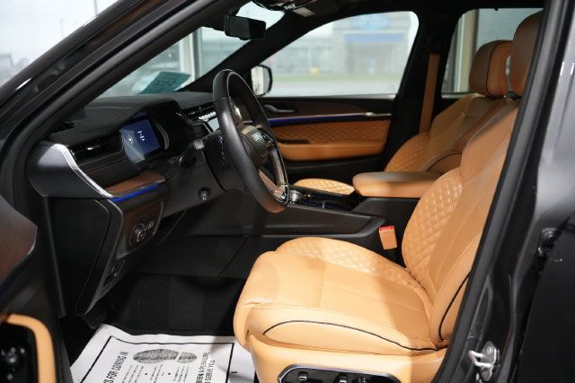Used 2023 Jeep Grand Cherokee Summit w/ Adv Protech Group IV AWD/4WD image 16
