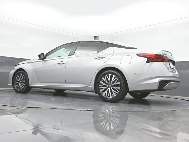 Used 2024 Nissan Altima 2.5 SV FWD image 42