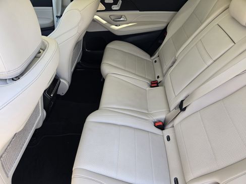 Used 2025 Mercedes-Benz GLS 450 4MATIC image 22