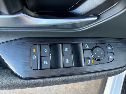 Used 2025 Nissan Kicks SV image 33