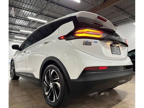 Used 2023 Chevrolet Bolt LT w/ Infotainment Package FWD image 17