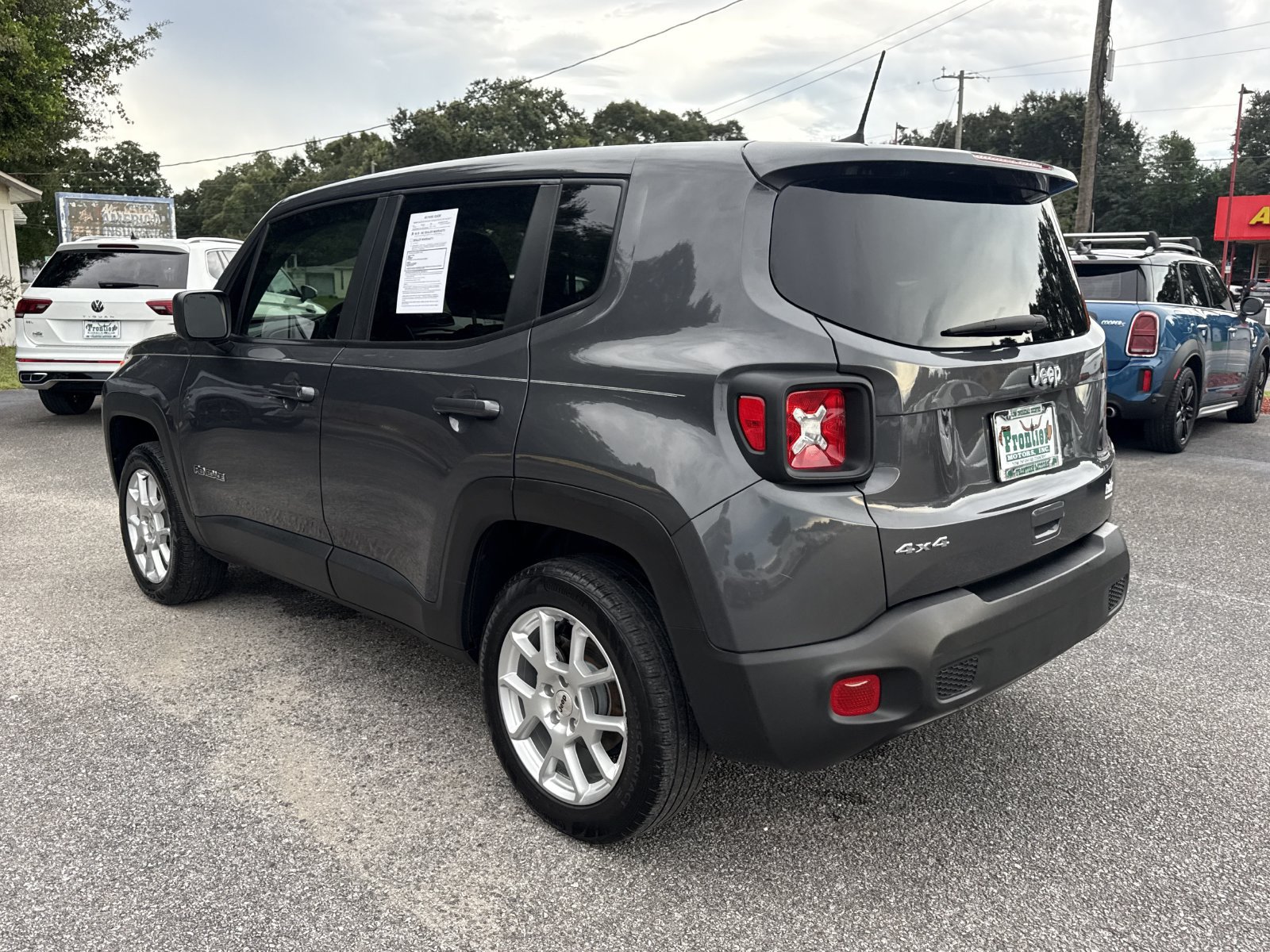 Used 2023 Jeep Renegade Latitude AWD/4WD image 4