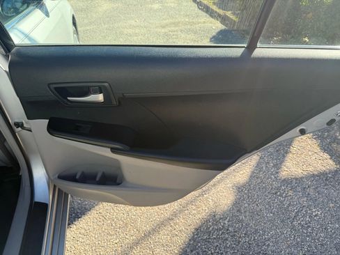 Used 2012 Toyota Camry LE image 31