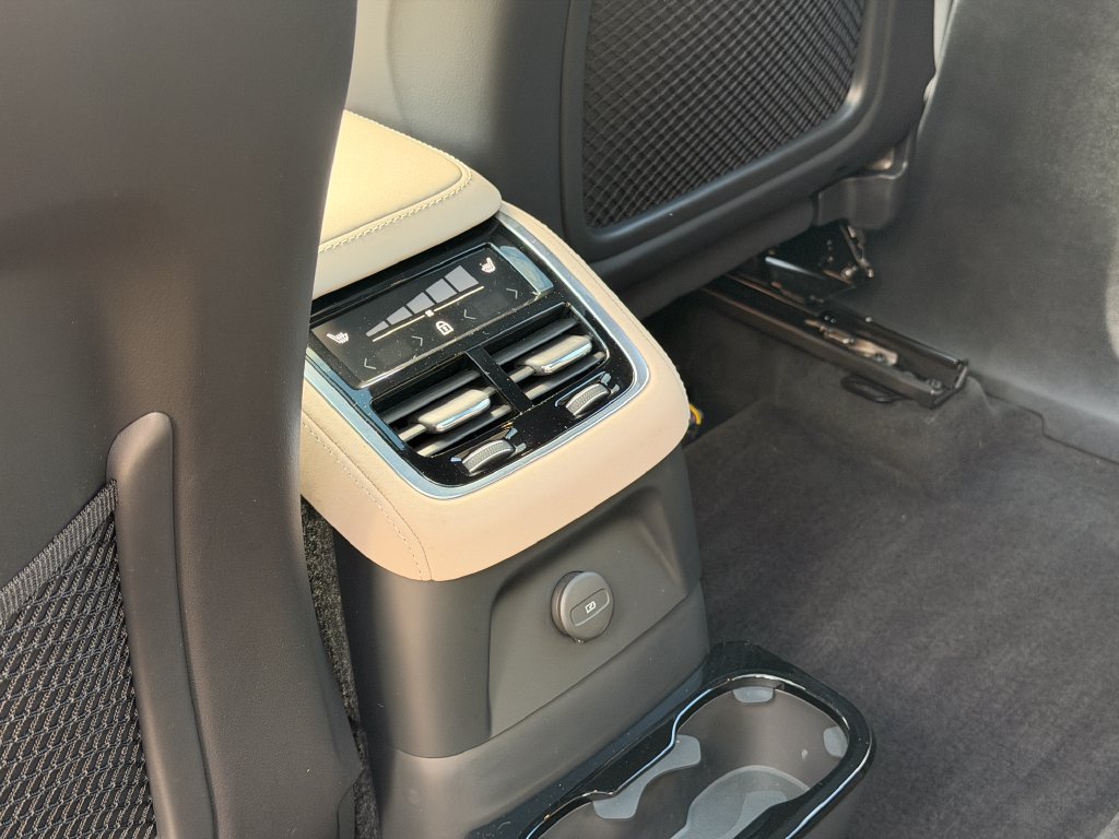 Certified 2025 Volvo XC90 T8 Plus w/ Protection Package Premier AWD/4WD image 26