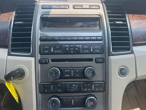 Used 2012 Ford Taurus SEL FWD image 9