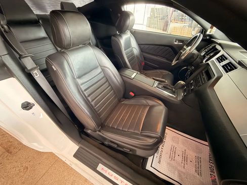 Used 2013 Ford Mustang GT Premium w/ Comfort Pkg image 16