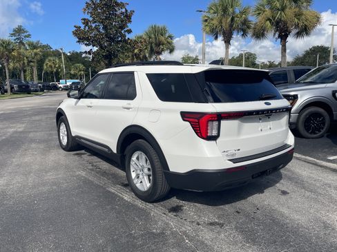 New 2025 Ford Explorer Active image 5
