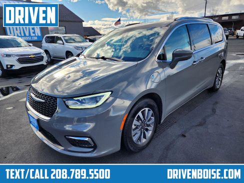 Used 2021 Chrysler Pacifica Touring-L image 1