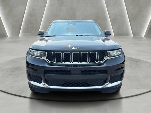 Used 2022 Jeep Grand Cherokee L Laredo w/ Luxury Tech Group I AWD/4WD image 2