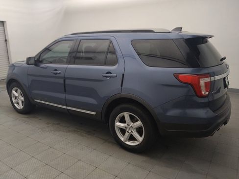 Used 2018 Ford Explorer XLT FWD image 3