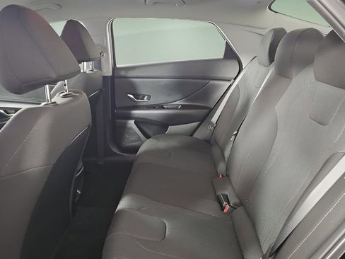 Used 2024 Hyundai Elantra SE image 11