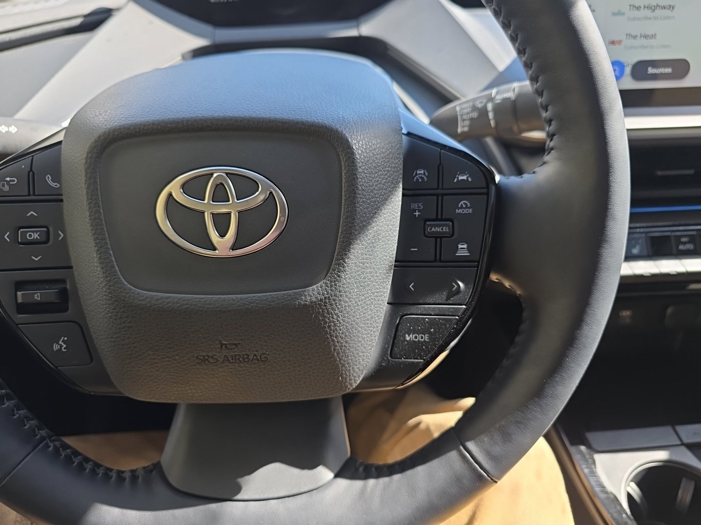 Used 2024 Toyota Prius XLE AWD/4WD image 12