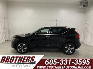 Used 2024 Volvo XC40 B5 Plus AWD/4WD video 1