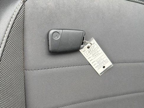 Used 2022 Volkswagen Taos SE w/ Panoramic Sunroof Package image 29