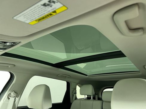 Certified 2025 Kia Sorento S w/ Panoramic Sunroof Package image 19