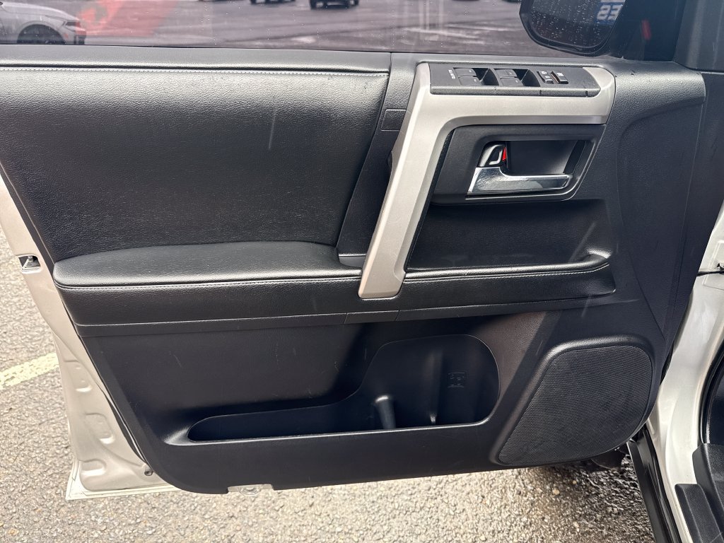 Used 2014 Toyota 4Runner SR5 AWD/4WD image 14