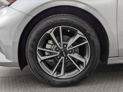 Used 2024 Kia Forte LXS w/ LXS Technology Package FWD image 30