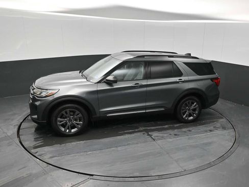 Used 2025 Ford Explorer Active w/ Active Comfort Package image 19