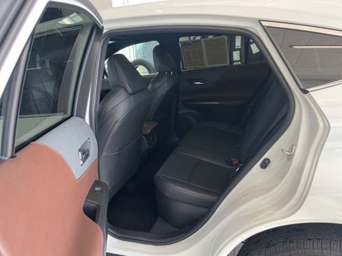 Used 2024 Toyota Venza Limited image 30