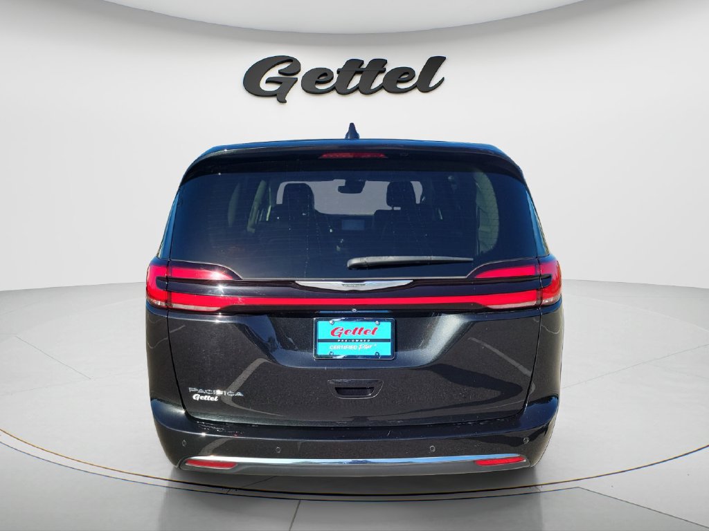 Used 2023 Chrysler Pacifica Touring-L FWD image 6