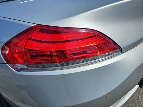 Used 2011 BMW Z4 sDrive35i image 12