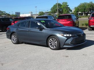 Used 2019 Toyota Avalon XLE video 1