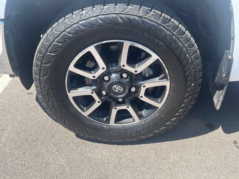 Used 2017 Toyota Tundra SR5 AWD/4WD image 27