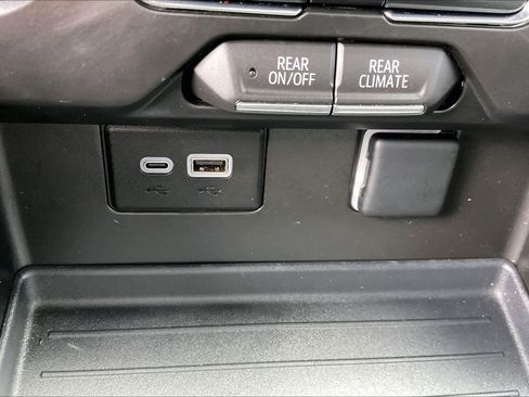 Used 2024 Chevrolet Tahoe LS RWD image 32