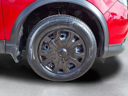 Used 2018 Nissan Rogue Sport S image 9