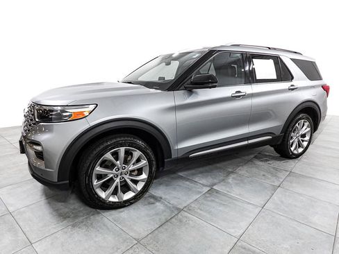 Certified 2023 Ford Explorer Platinum w/ Technology Package AWD/4WD image 3