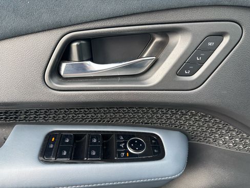 Used 2023 Nissan Ariya image 13