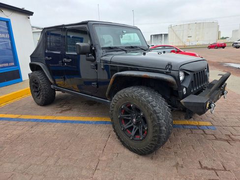 Used 2016 Jeep Wrangler Unlimited Rubicon AWD/4WD image 3
