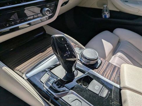 Used 2018 BMW 530i RWD image 11