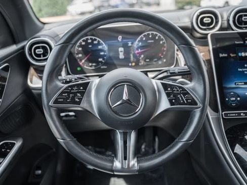 Used 2025 Mercedes-Benz GLC 300 4MATIC image 27