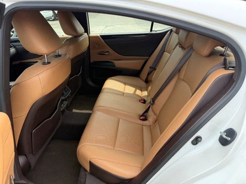 Used 2020 Lexus ES 350 w/ Premium Package FWD image 10