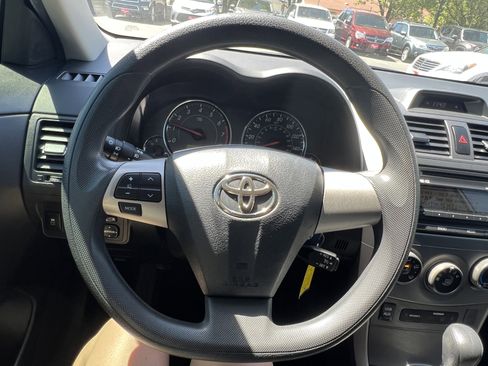 Used 2015 Toyota Corolla LE FWD image 17