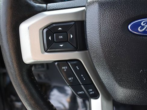 Used 2019 Ford F150 Lariat w/ Equipment Group 502A Luxury AWD/4WD image 17