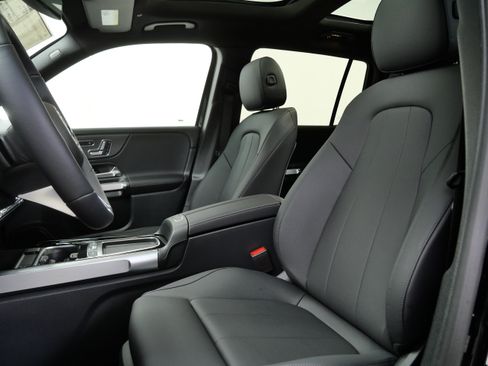 New 2026 Mercedes-Benz GLB 250 4MATIC image 8