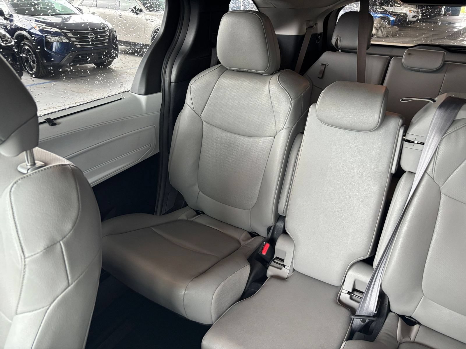 Used 2025 Toyota Sienna XLE FWD image 42