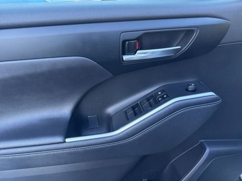 Certified 2023 Toyota Highlander XLE image 21